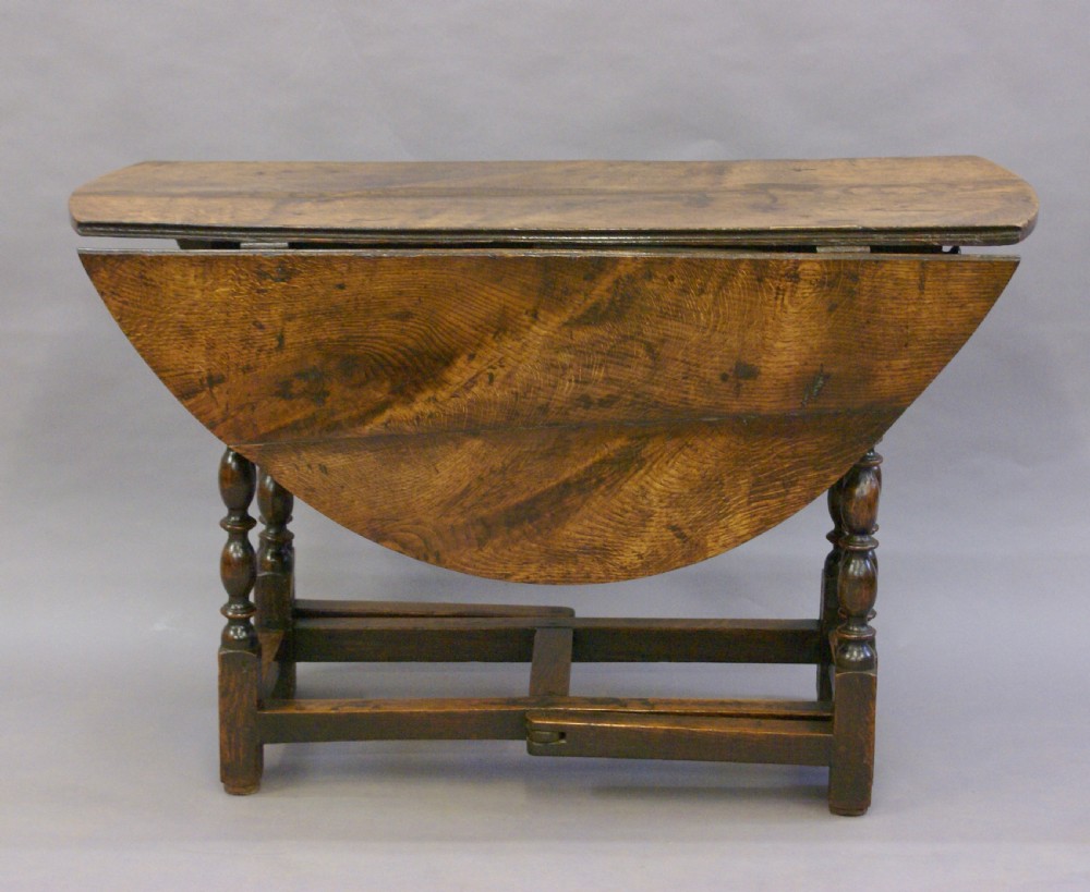 Late 17th C oak gateleg table with fine patia View IV