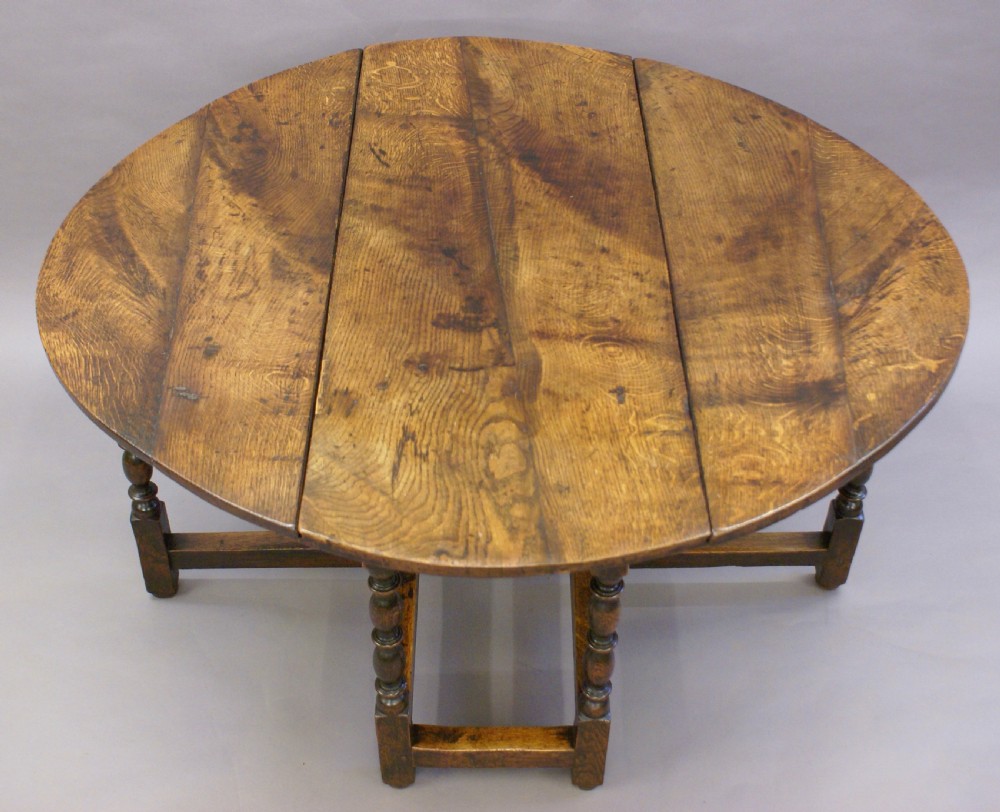 Late 17th C oak gateleg table with fine patia View V