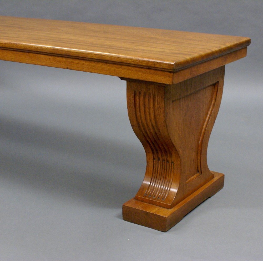 A very large gallery bench View V