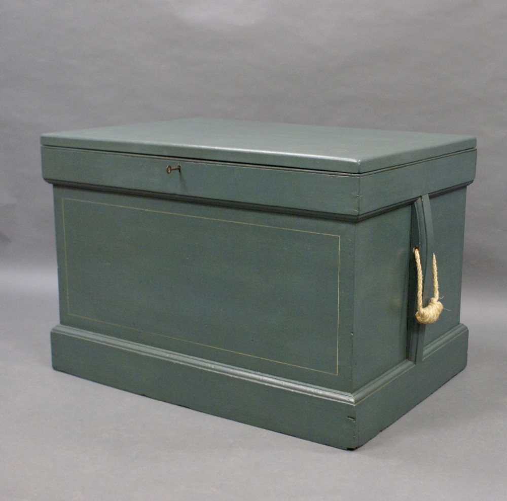 A superb Cabinet Makers tool chest View VI