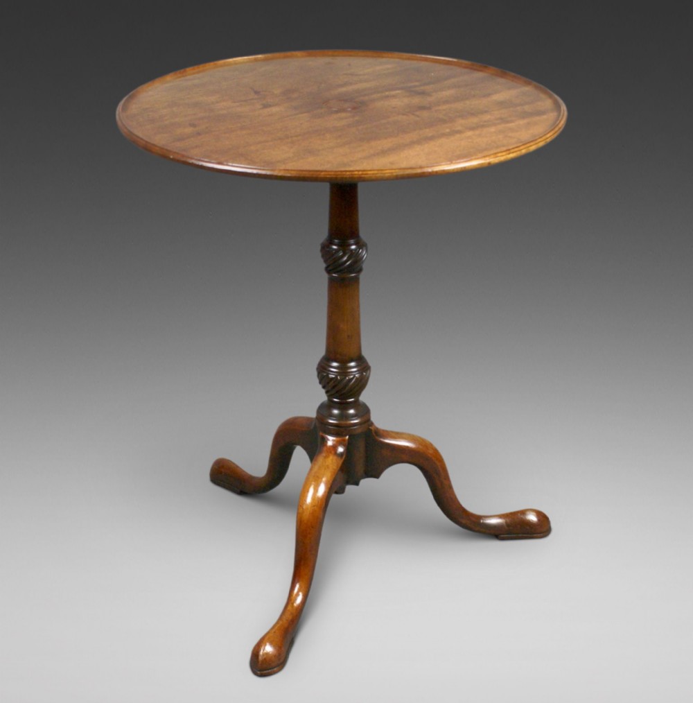 A Elegant Georgian Dish-Top Tripod Table