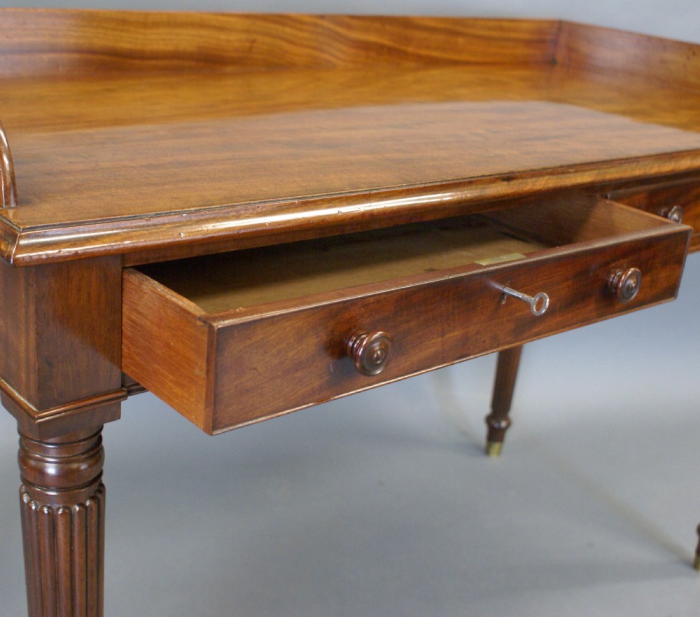 A Fine Quality Mahogany Wash Stand Attributed To Gillows View IV
