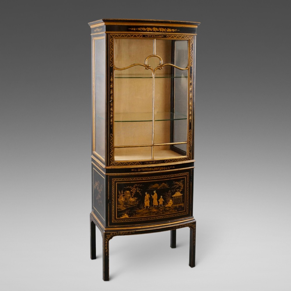 A Decorative Chinoiserie Vitrine