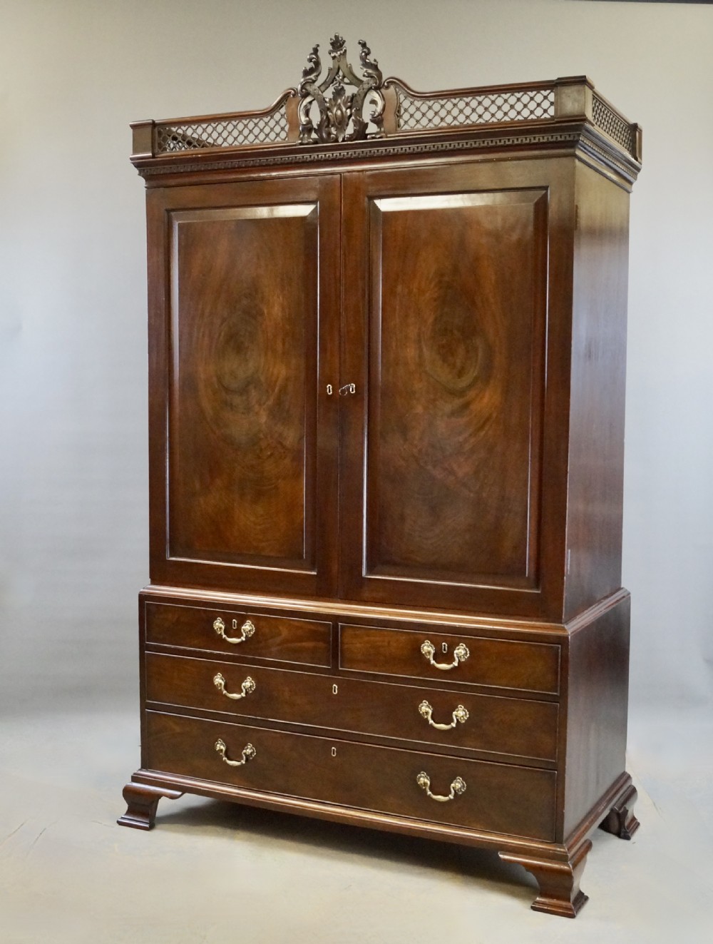 An Exceptional Chippendale Period Mahogany Clothes View II