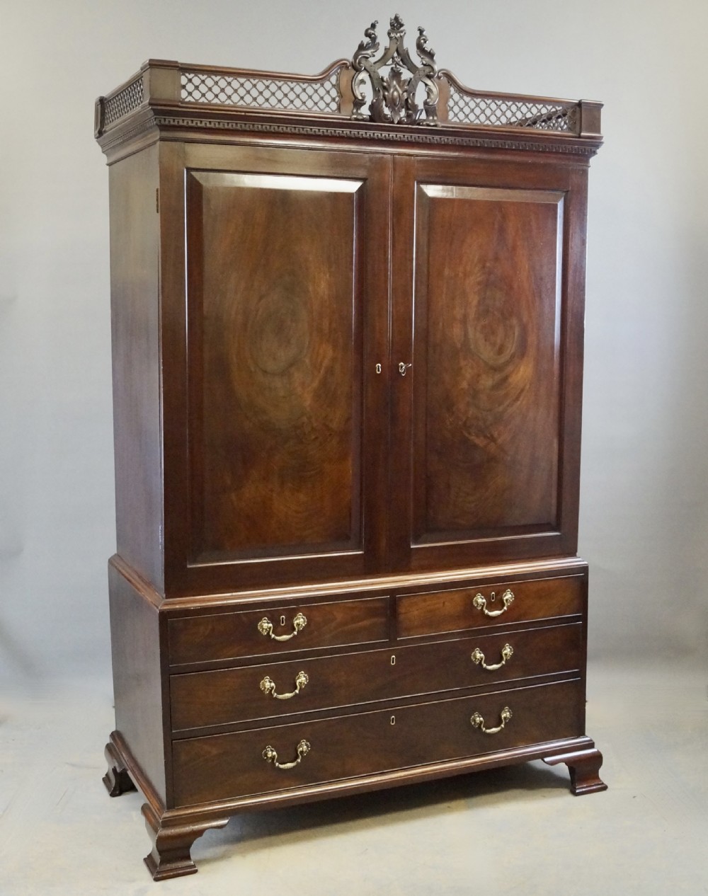 An Exceptional Chippendale Period Mahogany Clothes View V