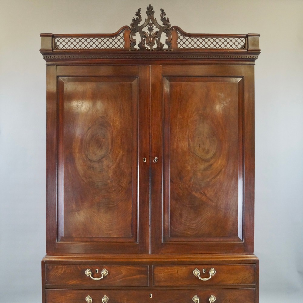 An Exceptional Chippendale Period Mahogany Clothes View VII