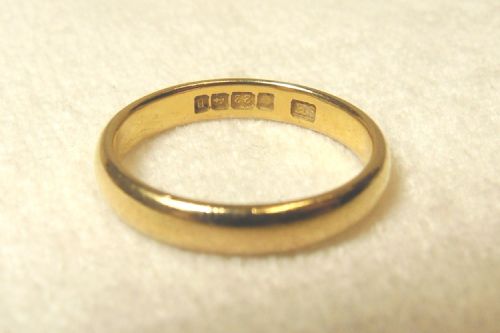 A BEAUTIFUL 22CT WEDDING BAND FULLY HALLMARKED 1850 - ADDITIONAL PHOTO 1