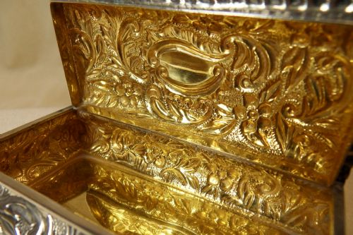 fig 3. Victorian silver box Deakin & Francis Birmingham 1876