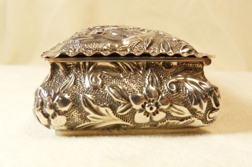 fig 4. Victorian silver box Deakin & Francis Birmingham 1876