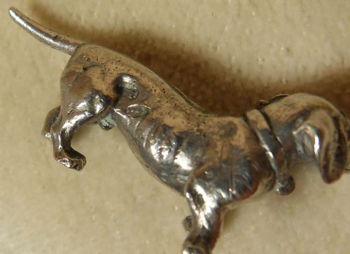 A RARE AND CHARMING MINIATURE 800 GRADE SILVER DACHSHUND - ADDITIONAL PHOTO 3