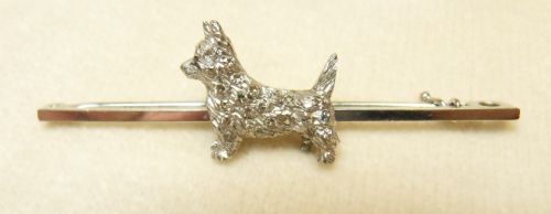 FINE AND RARE 18CT WHITE GOLD AND DIAMOND SET TERRIER ON A 15CT GOLD BAR BROOCH - ADDITIONAL PHOTO 1