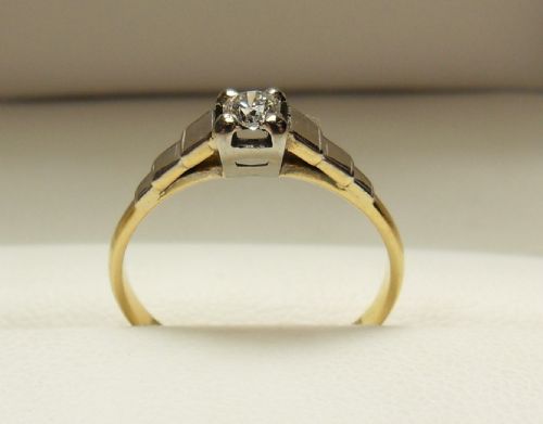 Beautiful Art Deco 18ct Gold and Platinum Diamond Ring