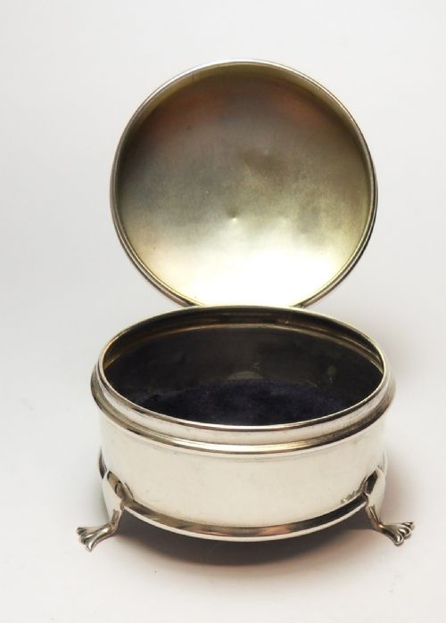 EDWARDIAN CIRCULAR SILVER TRINKET BOX DECORATED WITH SWAGS AND BOWS BIRMINGHAM 1910 - ADDITIONAL PHOTO 1