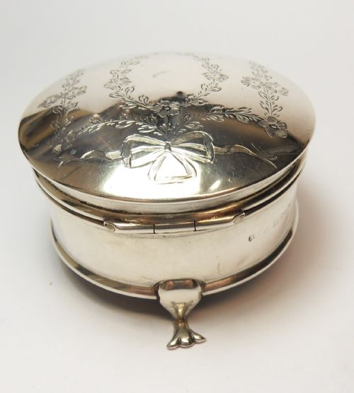 EDWARDIAN CIRCULAR SILVER TRINKET BOX DECORATED WITH SWAGS AND BOWS BIRMINGHAM 1910 - ADDITIONAL PHOTO 2