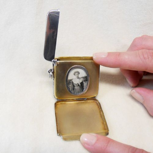 VERY RARE SILVER VESTA WITH HIDDEN PICTURE COMPARTMENT - ADDITIONAL PHOTO 3