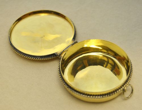SOLID SILVER GILT COMMUNION BOX FOR WAFERS LONDON 1938 NJL8179A - ADDITIONAL PHOTO 2