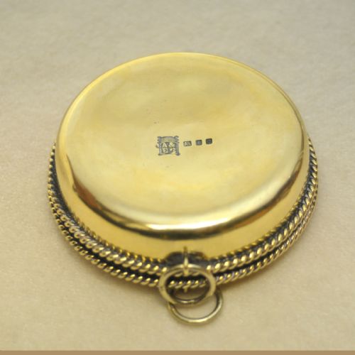 SOLID SILVER GILT COMMUNION BOX FOR WAFERS LONDON 1938 NJL8179A - ADDITIONAL PHOTO 3