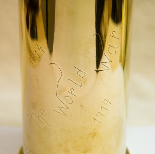 A VERY FINE AND INTERESTING PAIR OF WORLD WAR 1 TRENCH ART VASES DATED 1915 - ADDITIONAL PHOTO 2