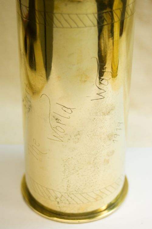 A VERY FINE AND INTERESTING PAIR OF WORLD WAR 1 TRENCH ART VASES DATED 1915 - ADDITIONAL PHOTO 4
