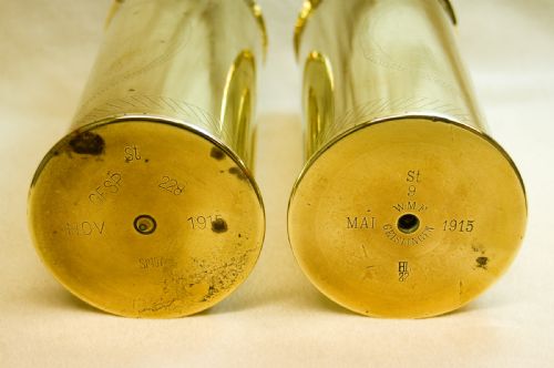 A VERY FINE AND INTERESTING PAIR OF WORLD WAR 1 TRENCH ART VASES DATED 1915 - ADDITIONAL PHOTO 5