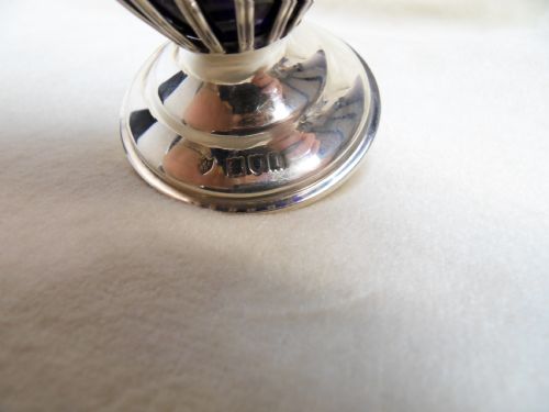 SUPERBSILVER SUGAR SIFTERHALLMARKED LONDON 1906 WITH BLUE GLASS LINER HASELER BROTHERS REF NJL8249 - ADDITIONAL PHOTO 5