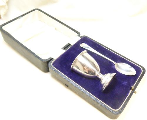 SOLID SILVER CASED SILVER EGGGCUP AND SOON SET HALLMARKED BIRMINGHAM 1927BY THE MAKER JOSEPH GLOSTER LTD REF NJL 8250 - ADDITIONAL PHOTO 2