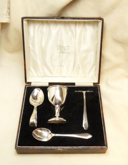 cased silver childs feeding set birmingham 1930 - CATEGORY: ANTIQUE SILVER - DATED 1930