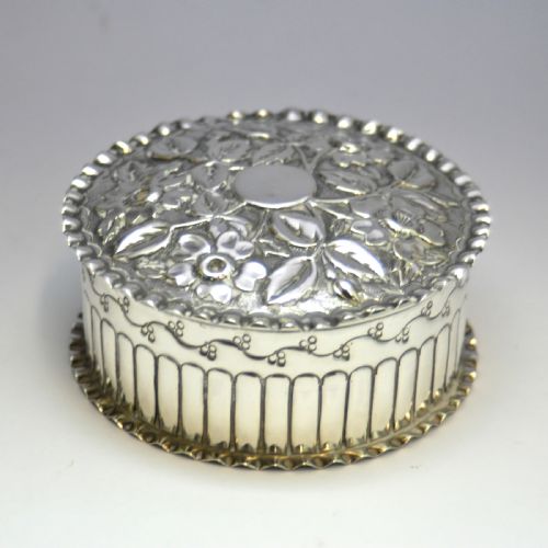 CIRCULAR SILVER TRINKET BOX BIRMINGHAM 1888 - ADDITIONAL PHOTO 2