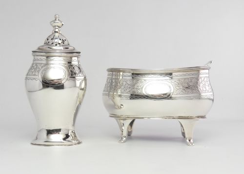 beautiful silver pair of salt and pepper pots hallmarked london 1939 by richard comyns njl9378 - CATEGORY: ANTIQUE SILVER - DATED 1940