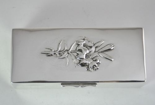 SILVER FLORAL TOP BOX HALLMARKED LONDON 1905 WILLIAM COMYNS SONS NJL10180 - ADDITIONAL PHOTO 2