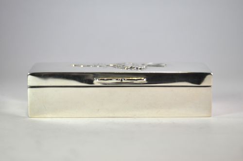 SILVER FLORAL TOP BOX HALLMARKED LONDON 1905 WILLIAM COMYNS SONS NJL10180 - ADDITIONAL PHOTO 3