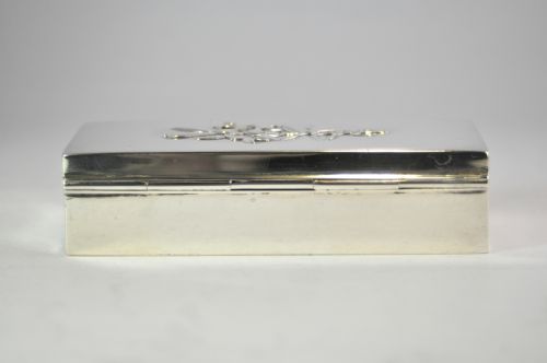 SILVER FLORAL TOP BOX HALLMARKED LONDON 1905 WILLIAM COMYNS SONS NJL10180 - ADDITIONAL PHOTO 5