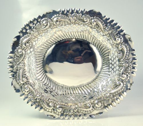 VICTORIAN SILVER EMBOSSED DISH BIRMINGHAM 1896 FARADAY DAVEY - ADDITIONAL PHOTO 1