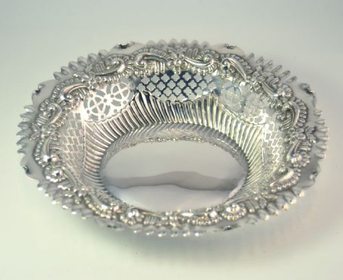 VICTORIAN SILVER EMBOSSED DISH BIRMINGHAM 1896 FARADAY DAVEY - ADDITIONAL PHOTO 4