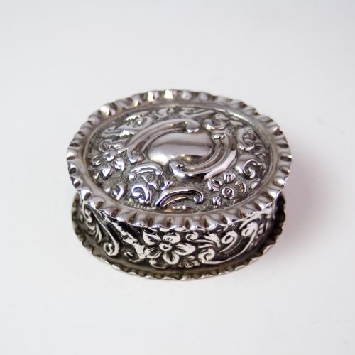 beautifully ornate victorian silver pill trinket box birmingham 1898 njl9908 - CATEGORY: ANTIQUE SILVER - DATED VICTORIAN