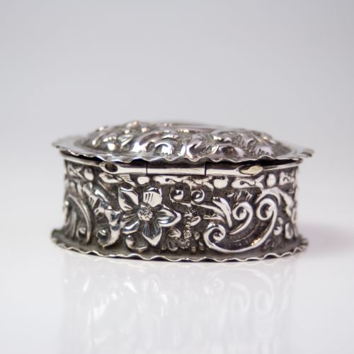 BEAUTIFULLY ORNATE VICTORIAN SILVER PILL TRINKET BOX BIRMINGHAM 1898 NJL9908 - ADDITIONAL PHOTO 2