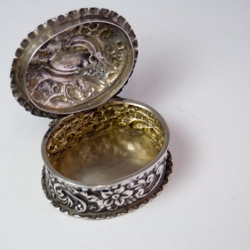 BEAUTIFULLY ORNATE VICTORIAN SILVER PILL TRINKET BOX BIRMINGHAM 1898 NJL9908 - ADDITIONAL PHOTO 7