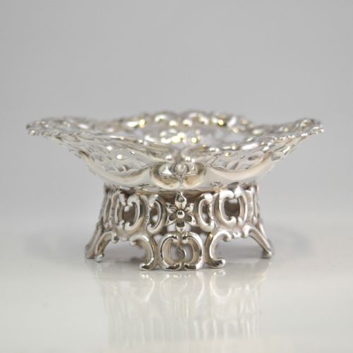 VICTORIAN SILVER HEART SHAPED PEDSTAL DISH LONDON 1892 WM COMYNS NJL10376 - ADDITIONAL PHOTO 3