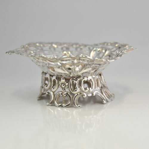 VICTORIAN SILVER HEART SHAPED PEDSTAL DISH LONDON 1892 WM COMYNS NJL10376 - ADDITIONAL PHOTO 4
