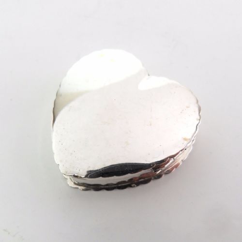 SILVER 'HEART' PILL BOX BIRMINGHAM 1911 CRISFORD NORRIS - ADDITIONAL PHOTO 4