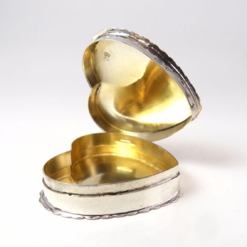 SILVER 'HEART' PILL BOX BIRMINGHAM 1911 CRISFORD NORRIS - ADDITIONAL PHOTO 8