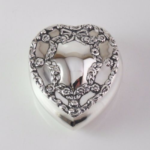 victorian silver heart shaped box henry matthews birmingham 1900 njl11085 - CATEGORY: ANTIQUE SILVER - DATED VICTORIAN