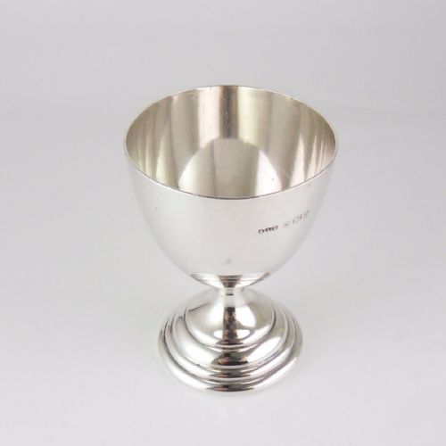 STYLISH SILVER EGG CUP HALLMARKED BIRMINGHAM 1937 AL DAVENPORT - ADDITIONAL PHOTO 2