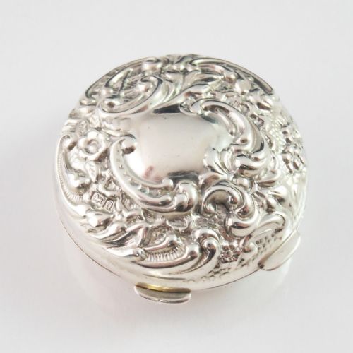 fine victorian silver pill box birmingham 1900 - CATEGORY: ANTIQUE SILVER - DATED 1900