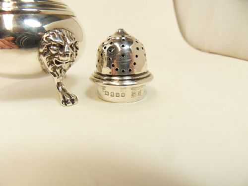 VICTORIAN SILVER 'LION HEAD FEET' PEPPER LONDON 1875 - ADDITIONAL PHOTO 4