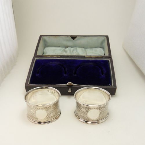 PAIR CASED SILVER NAPKIN RINGS BIRMINGHAM 1921 - ADDITIONAL PHOTO 1
