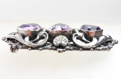 EDWARDIAN ZOLTAN WHITE SILVER HEART SHAPED AMETHYST SET BROOCH - ADDITIONAL PHOTO 1