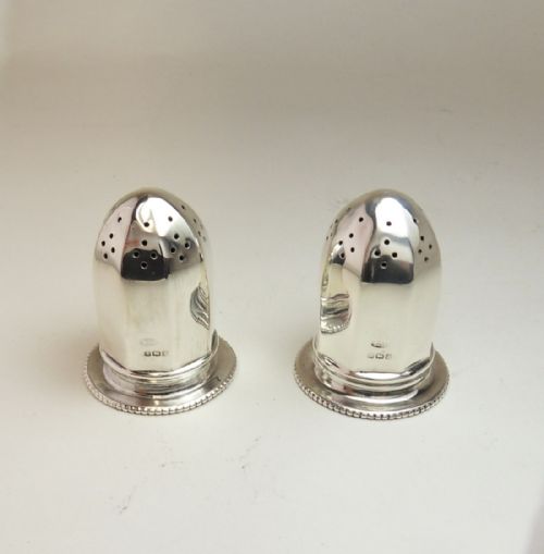 pair of bullet form silver pepperettes birmingham 1924 - CATEGORY: ANTIQUE SILVER - DATED 1930