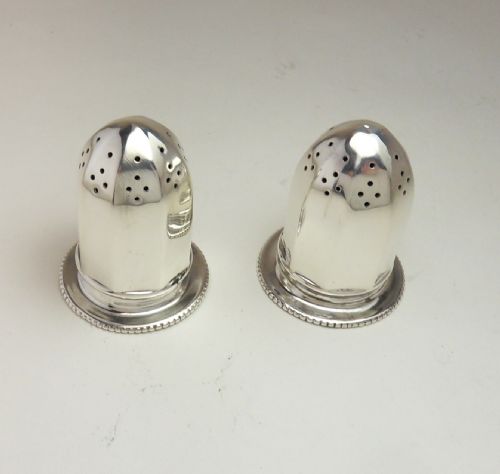 PAIR OF BULLET FORM SILVER PEPPERETTES BIRMINGHAM 1924 - ADDITIONAL PHOTO 1