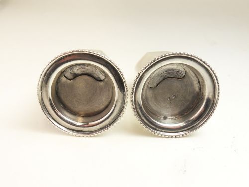 PAIR OF BULLET FORM SILVER PEPPERETTES BIRMINGHAM 1924 - ADDITIONAL PHOTO 2